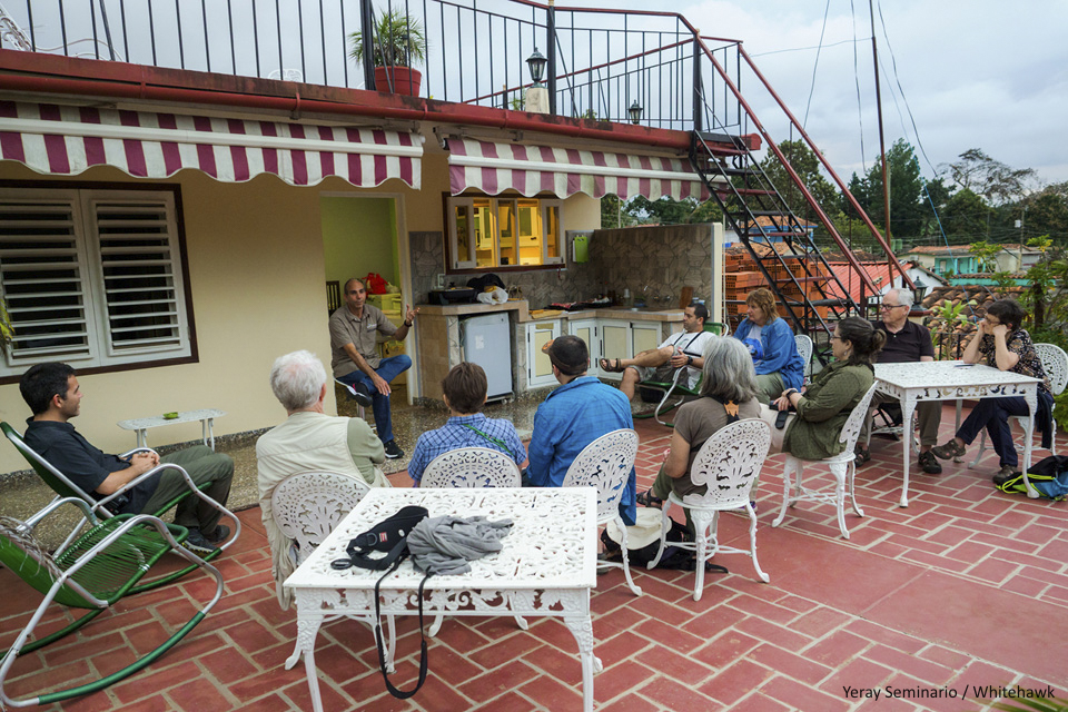 Nils Navarro talking with our group in Viñales